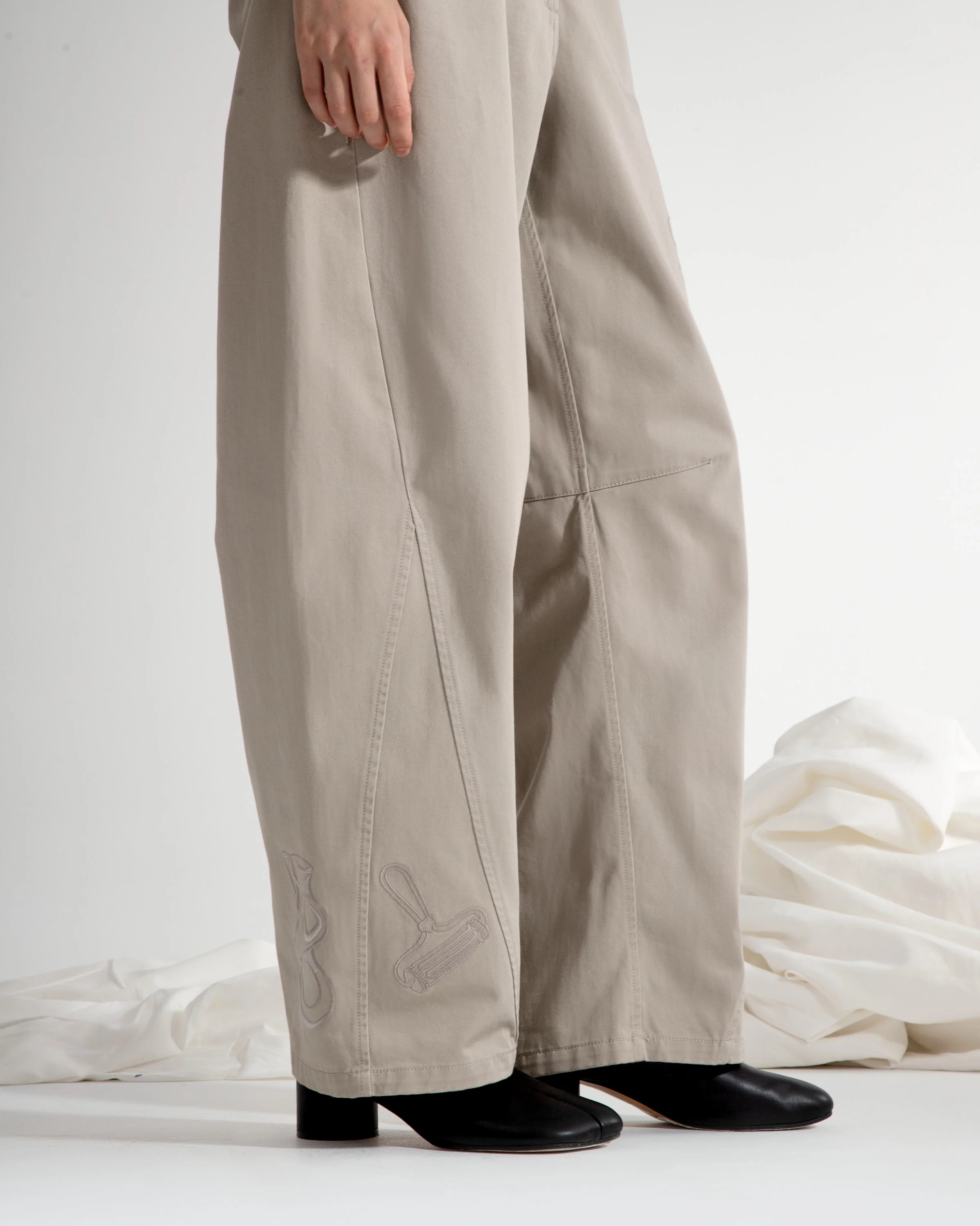 Oeuvres Embroidery Pants - Image 3